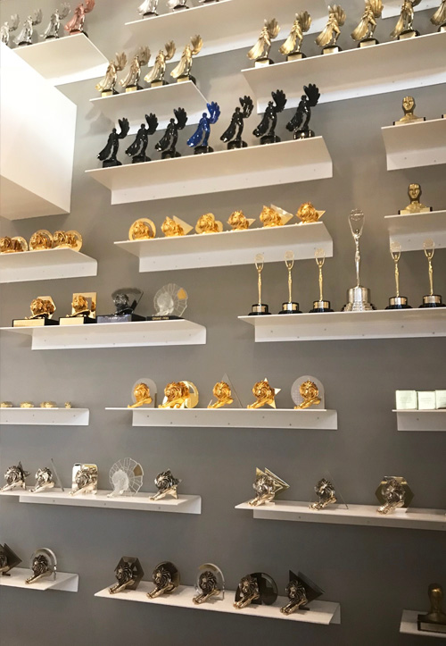 Maloya interior design: Custom Shelves